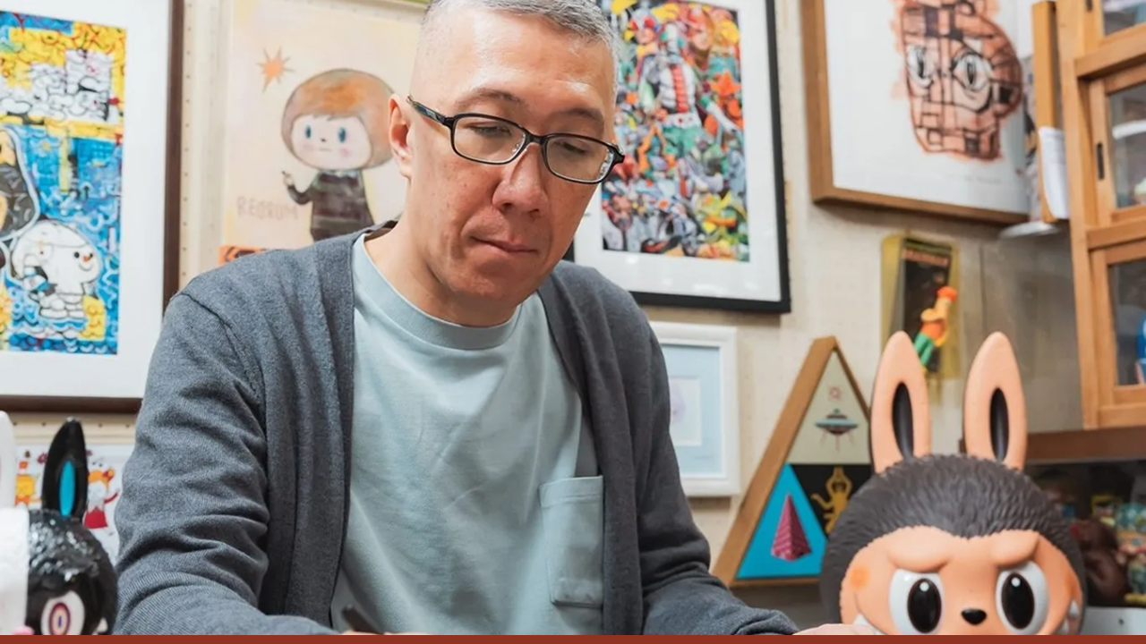 Lung said when he was a kid, there were no computers or gaming consoles, so he had to draw dolls with a pen